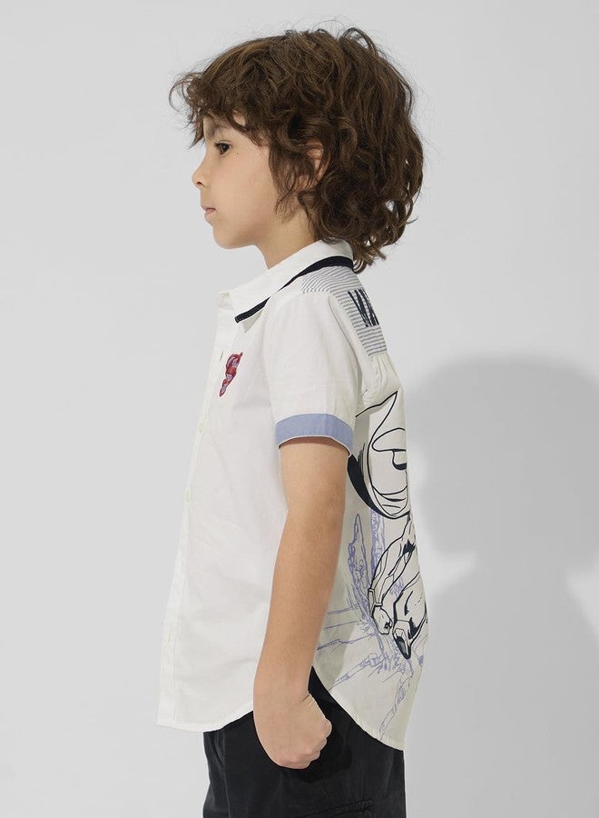 ذا سوليد ستور متجر ذا سوليد ستور الرسمي - تشكيلة سوبرمان الأصلية: قمصان قطنية مطبوعة برسومات وأزرار بأكمام قصيرة للأولاد من فيلم رجل الفولاذ - Image 4